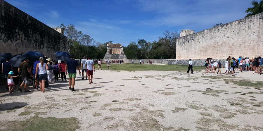 Cancha del gran Juego de Pelota de Chichen-Itzá