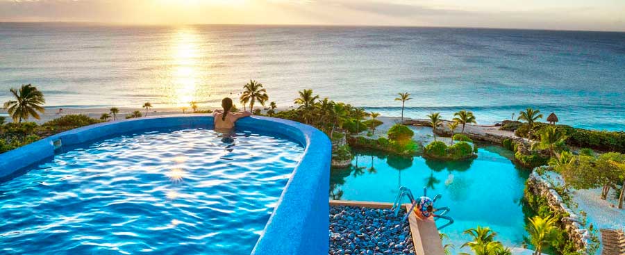 Hotel Xcaret infinity pool