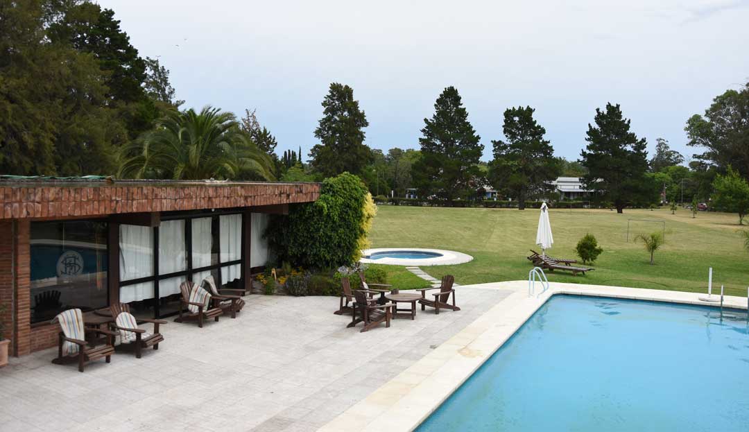 Piscina del Hotel Suizo Nueva Helvecia Colonia Uruguay