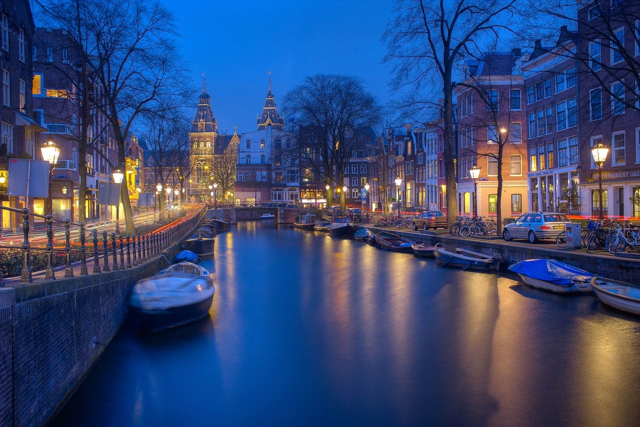 Ámsterdam y sus canales. Capital de los Países Bajos